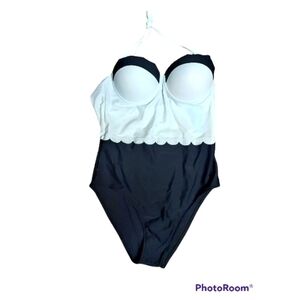 Cupshe NWT 1 Piece swimwear small double scalloped trim